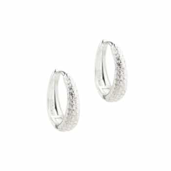 Aqua Dulce Darling Emma Medium Hoop 16mm Sølv 5862 - r fine hoops på 16 mm med en praktisk click-lås, der gør dem nemme at tage af og på.