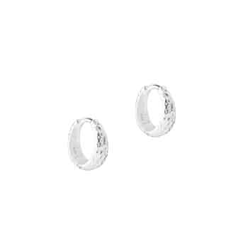 Aqua Dulce Cappa Hoop 12mm Sølv 6235 - banket overflade og nemt click-system. Stilrene hoops til hverdag og fest. Køb hos Guldsmedlange.dk
