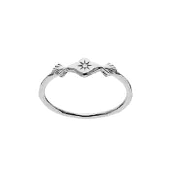 Maanesten Annie Ring Sølv 4872c - feminin ring, der kan bæres alene eller sammen med andre smykker. Perfekt til både hverdag og fest.