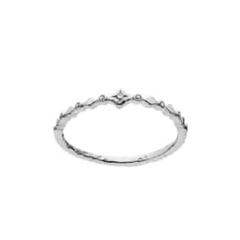 Maanesten Ria Ring Sølv 4873c - feminin ring, der kan bæres alene eller sammen med andre smykker. Perfekt til både hverdag og fest.