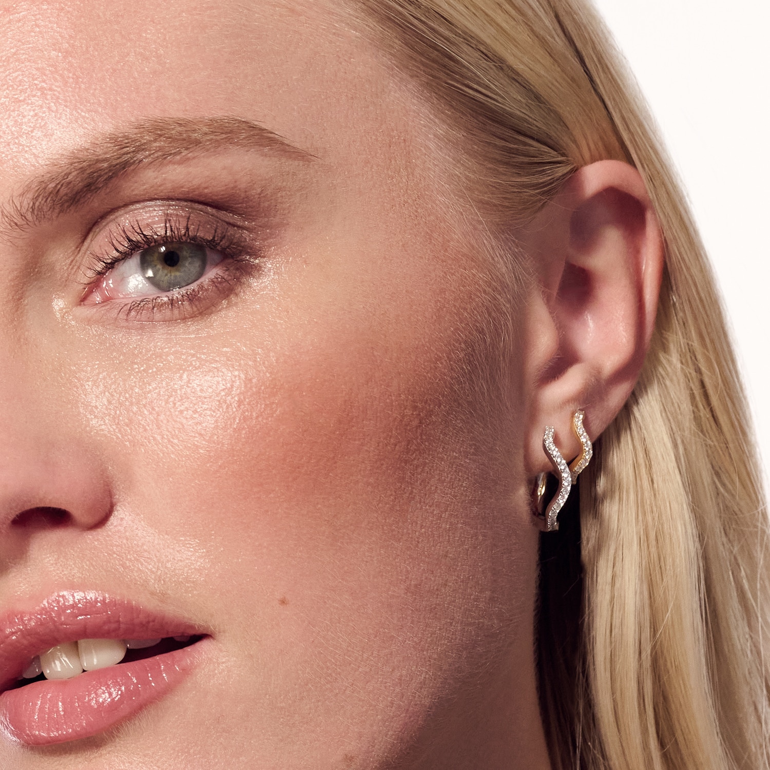 Sif Jakobs Ellera Waves Grande Øreringe Forgyldt Sølv 20mm SJ-E3869-CZ-YG - Billede 2