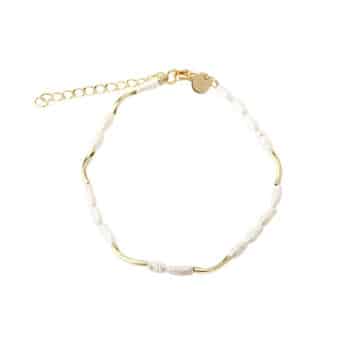 Aqua Dulce Alura White armbånd 17+3cm forgyldt 6325 - Et enkelt og feminint armbånd, der passer til både hverdag og fest.