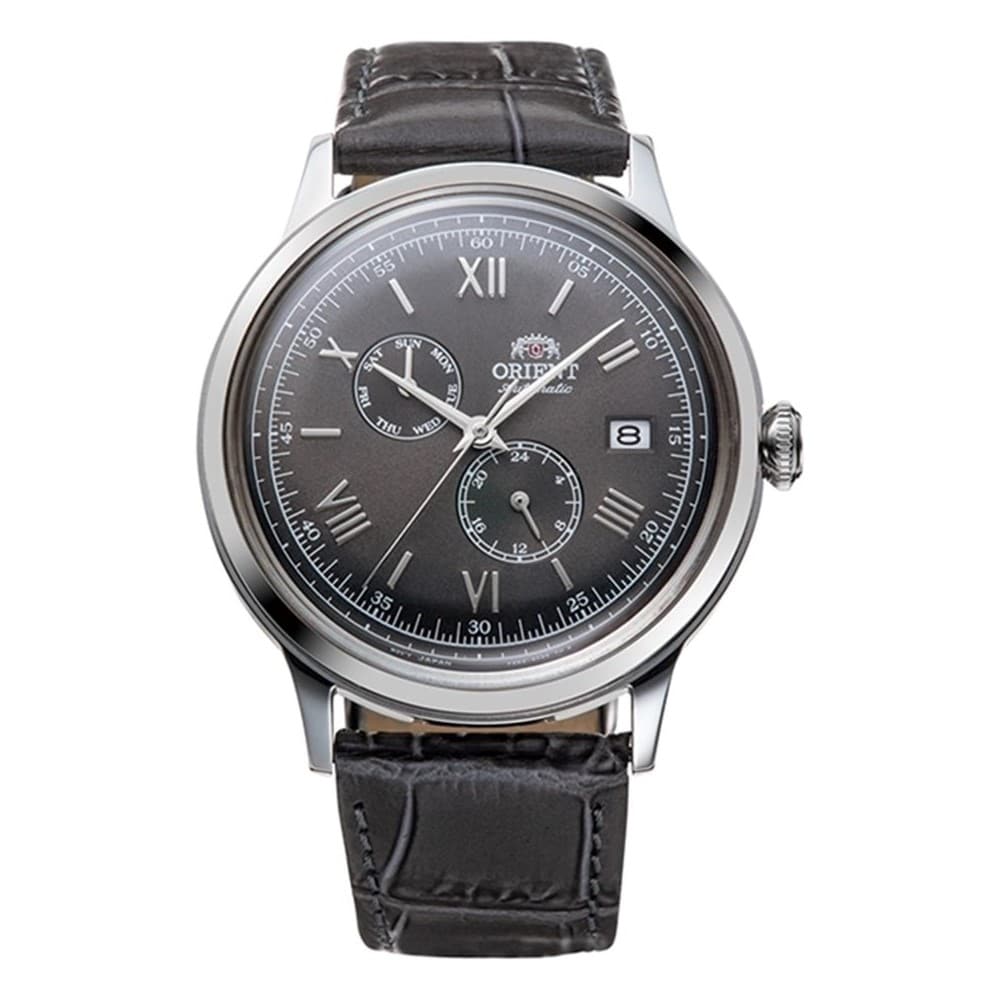 Orient Classic Bambino RA-AK0704N er et automatisk herreur med sort urskive og sort rem. Klassisk design og japansk urværk.