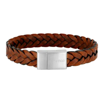 Læderarmbånd fra Son of Noa i flettet brunt kalveskind med lås i stål. Klassisk armbånd til daglig brug.